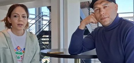 ویدیو: سازندگانِ انیمیشنِ برنده‌ی اسکارِ “زیر سایه‌ی سرو”، درباره‌ی ارتباط فیلم‌شان با کانون پرورش فکری کودکان و نوجوانان توضیح دادند/ یادآوری: این دو فیلم‌ساز، قبل از این در گفت‌وگو با بی‌بی‌سی فارسی اعلام کرده بودند که هیچ حامی مالی در داخل کشور نداشته‌اند، و حالا درباره‌ی شکلِ این هم‌کاری و مسیر دریافت پول صحبت کرده‌اند/ گزارش “کافه سینما” را بخوانید و ویدیوی کامل صحبت‌ها را ببینید